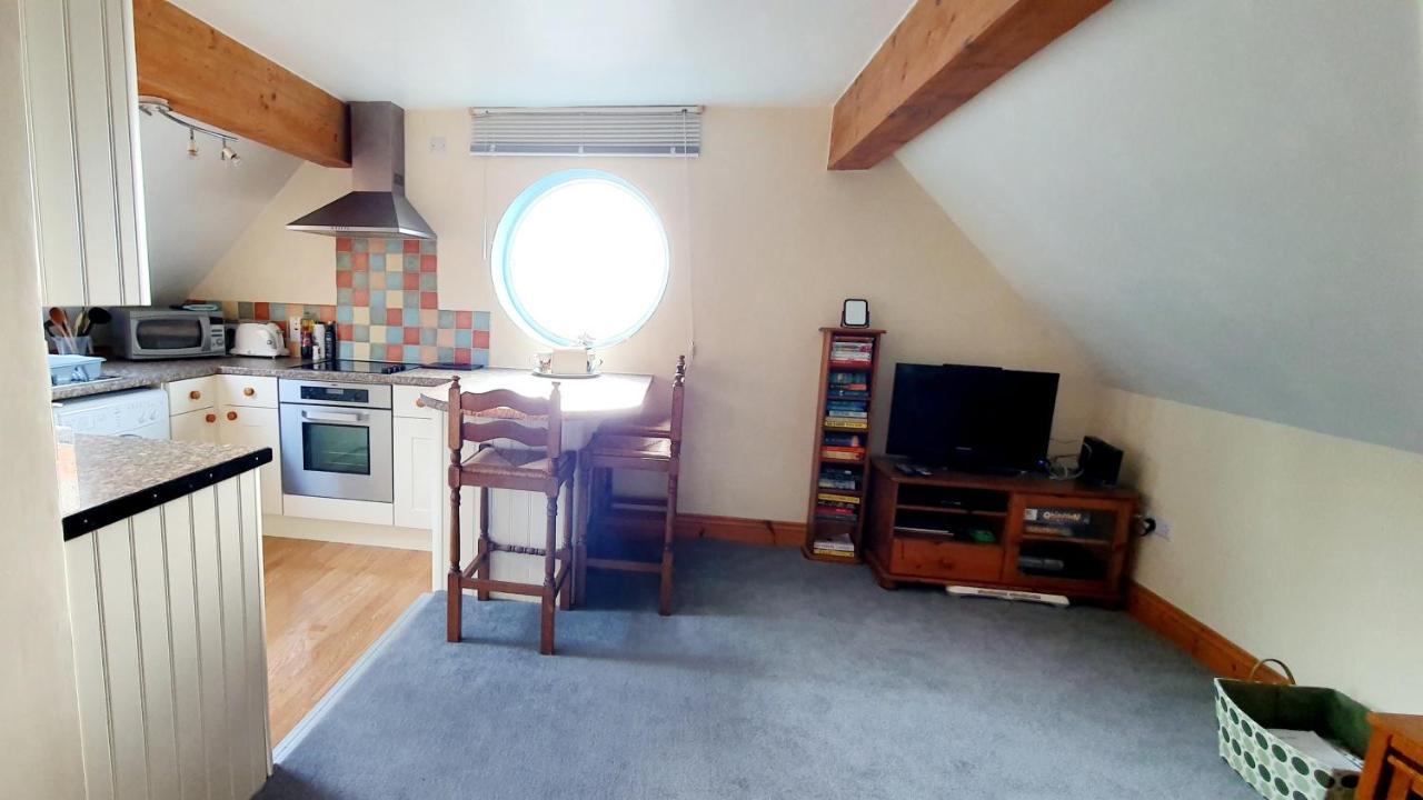 Seaview Self-Catering Apartment Уеймут Екстериор снимка
